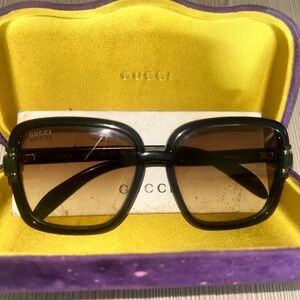 GUCCI BLACK AND GREEN WITH YELLOW LENSES